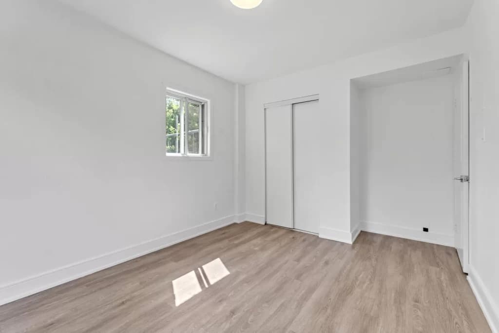 371 Yonge Kingston Apartments — 2 Bedroom Large - Photo 3