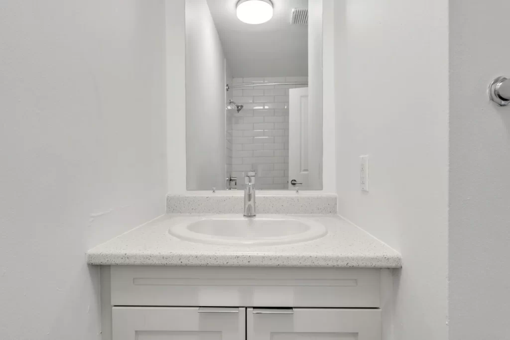 371 Yonge Kingston Apartments — 2 Bedroom Large - Photo 7