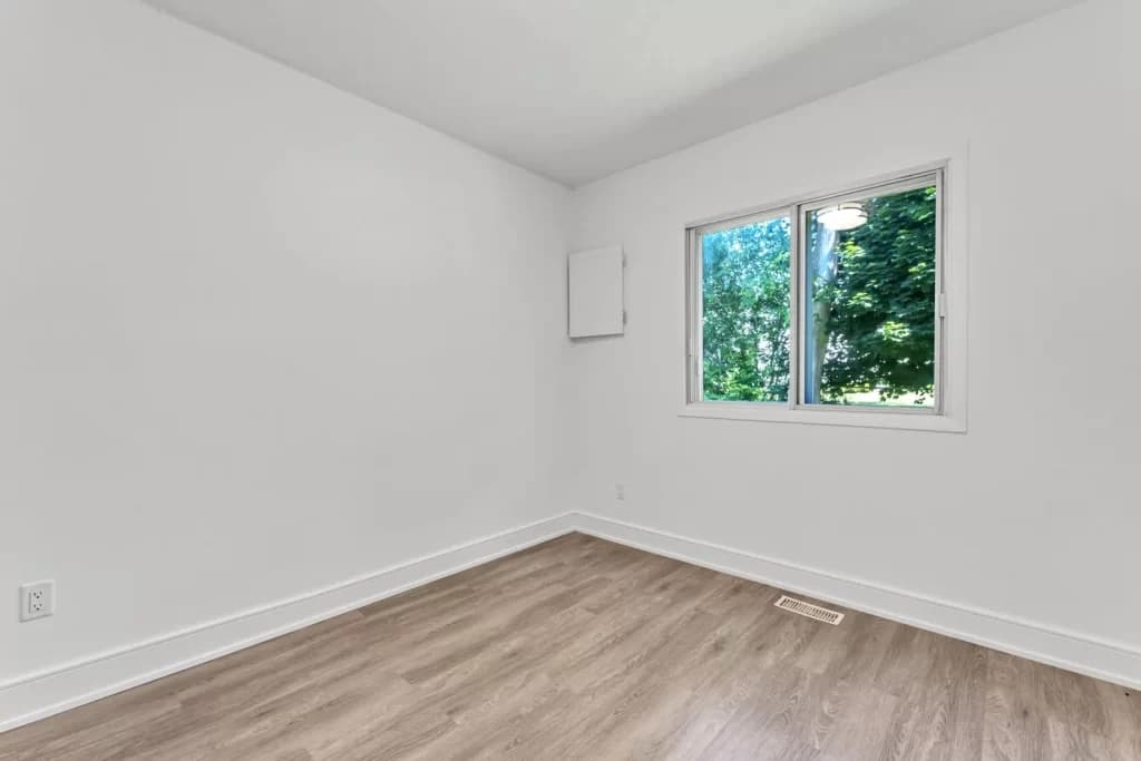371 Yonge Kingston Apartments — 2 Bedroom Large - Photo 4