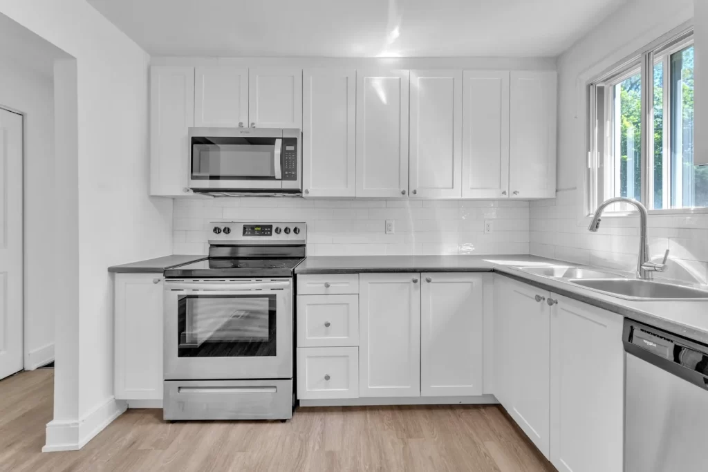 371 Yonge Kingston Apartments — 2 Bedroom Large