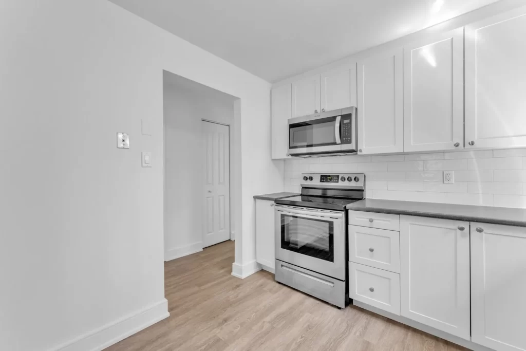 371 Yonge Kingston Apartments — 2 Bedroom Large - Photo 2