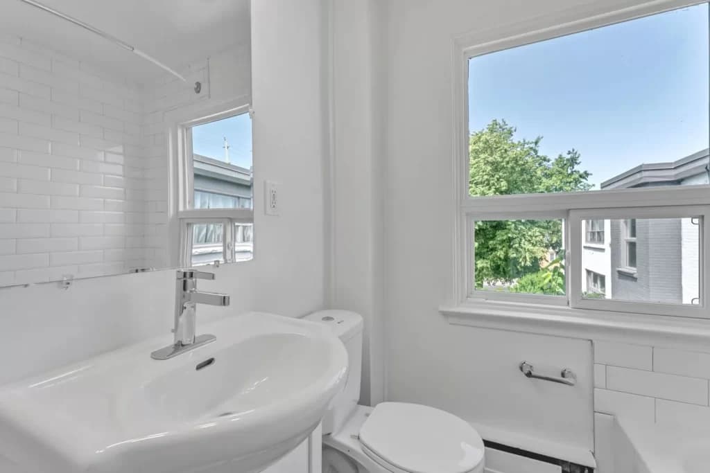 389-401 Yonge Street Apartments — 2 Bedrooms - Photo 7
