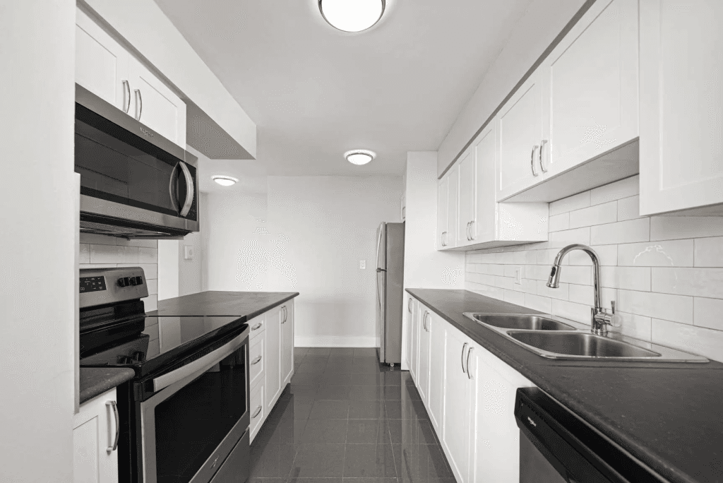 Champlain Towers — 2 Bedrooms - Photo 4
