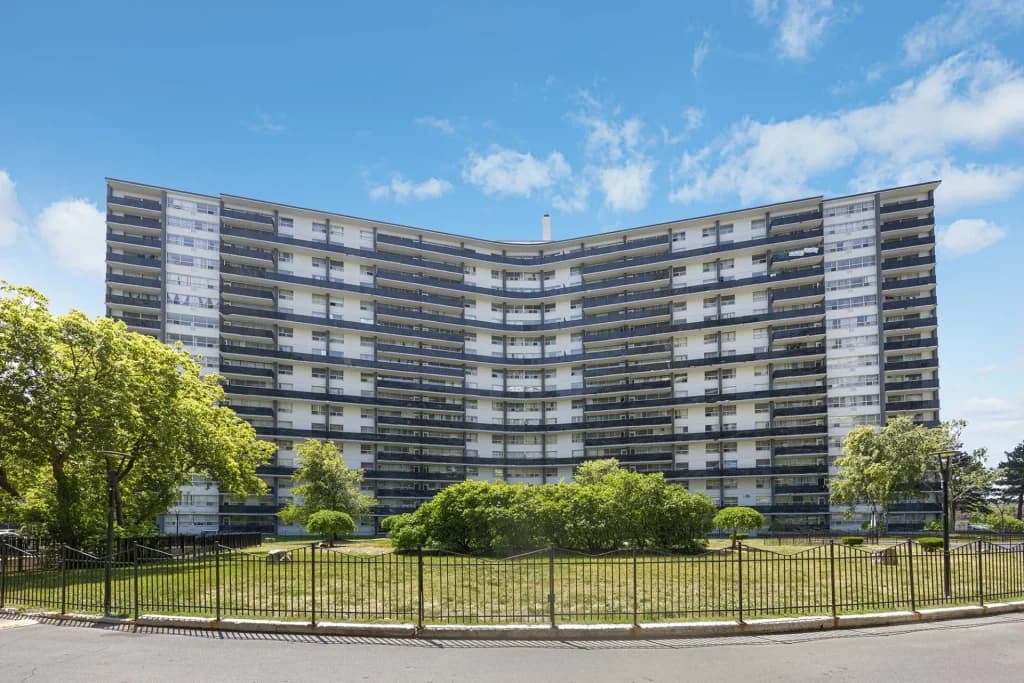 Champlain Towers — 2 Bedrooms - Photo 12