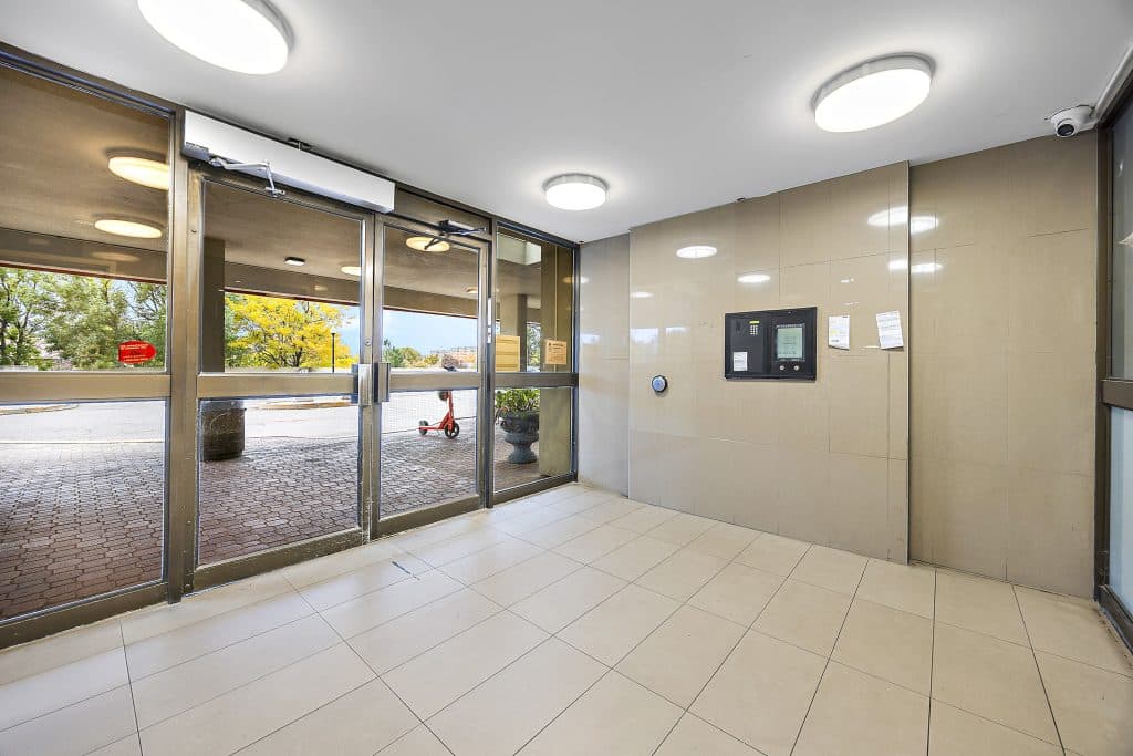 Brampton Towers — 1 Bedroom - Photo 15