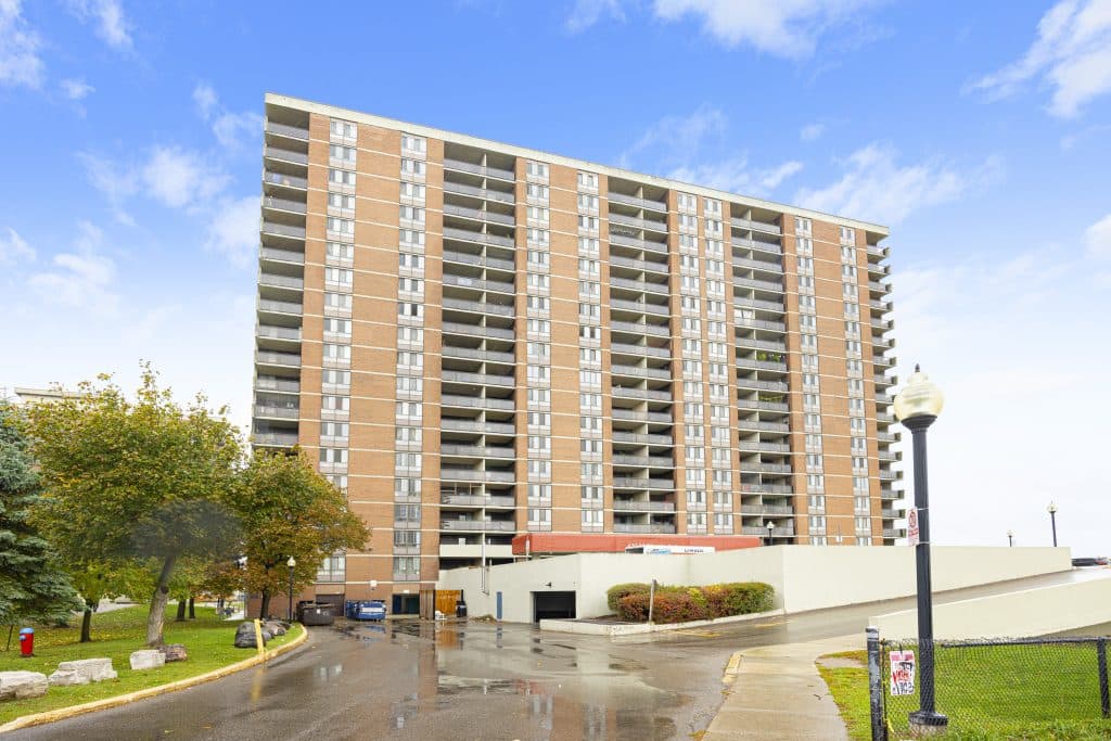 Brampton Towers — 1 Bedroom - Photo 11