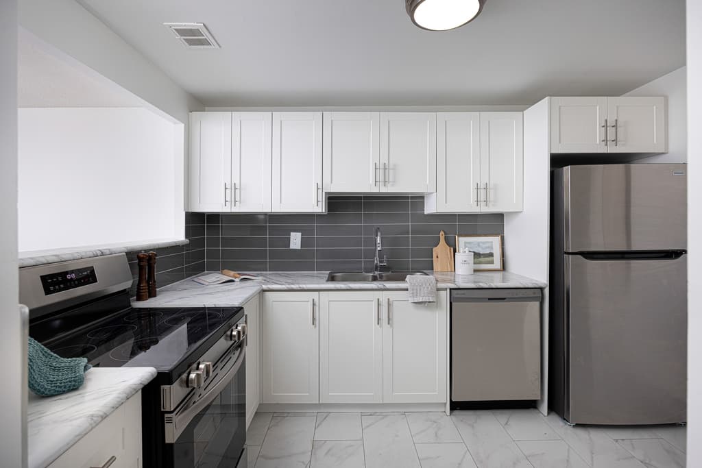 Brampton Towers — 1 Bedroom - Photo 24