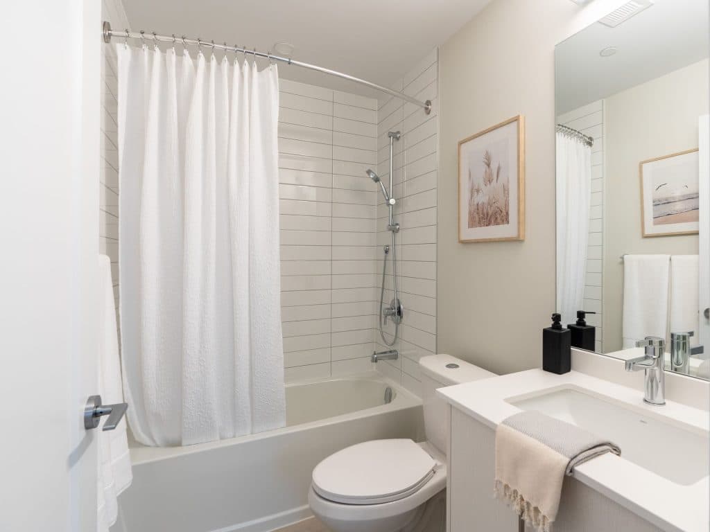 Shoreview — Bachelor (Studio) - Photo 30