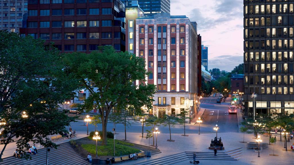 Apartment Hunting? Downtown or Suburbs? Pros & Cons... 1 Apartment Hunting? Downtown or Suburbs? Pros & Cons... 1